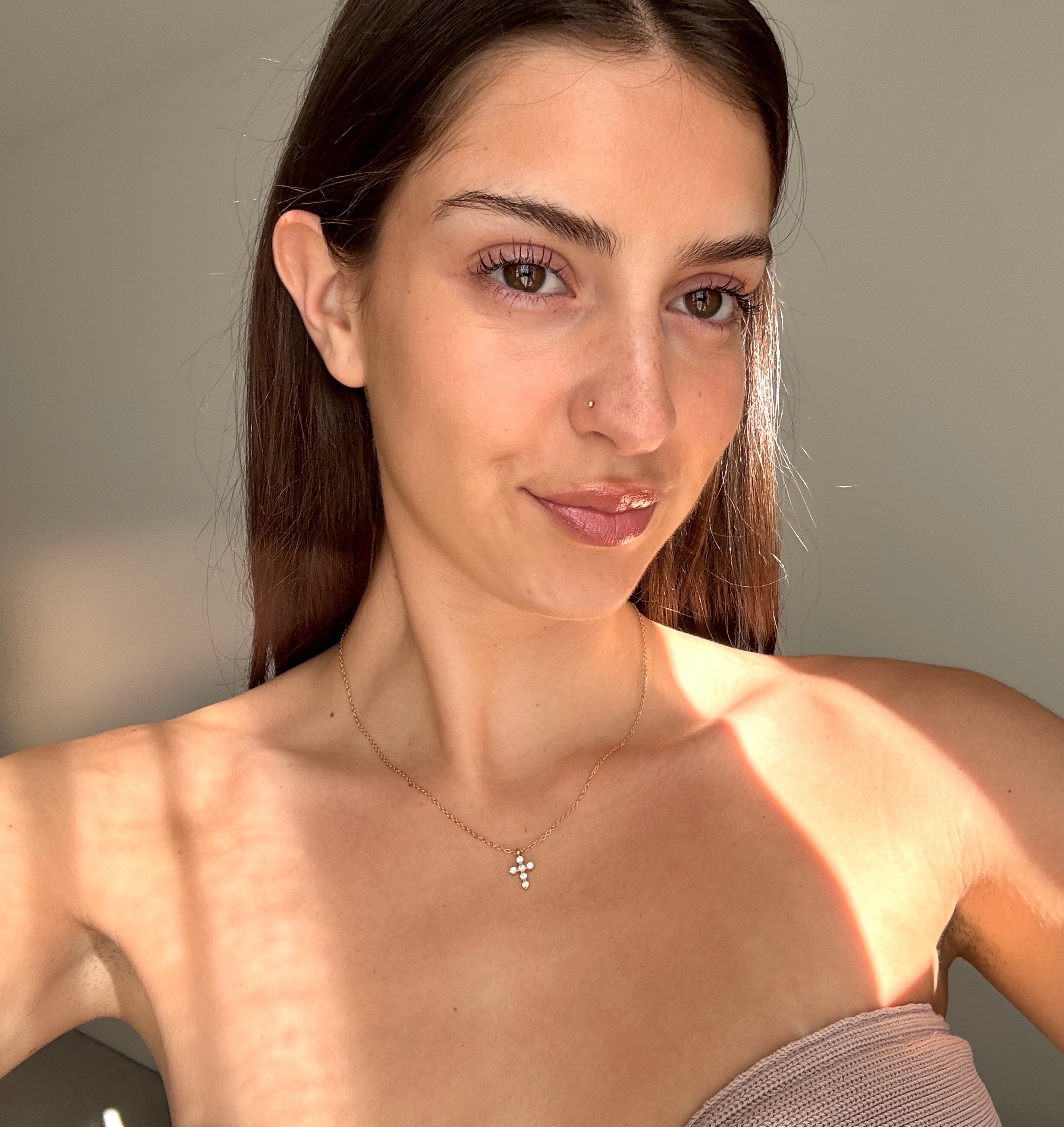 ANASTASIA CROSS NECKLACE GOLD
