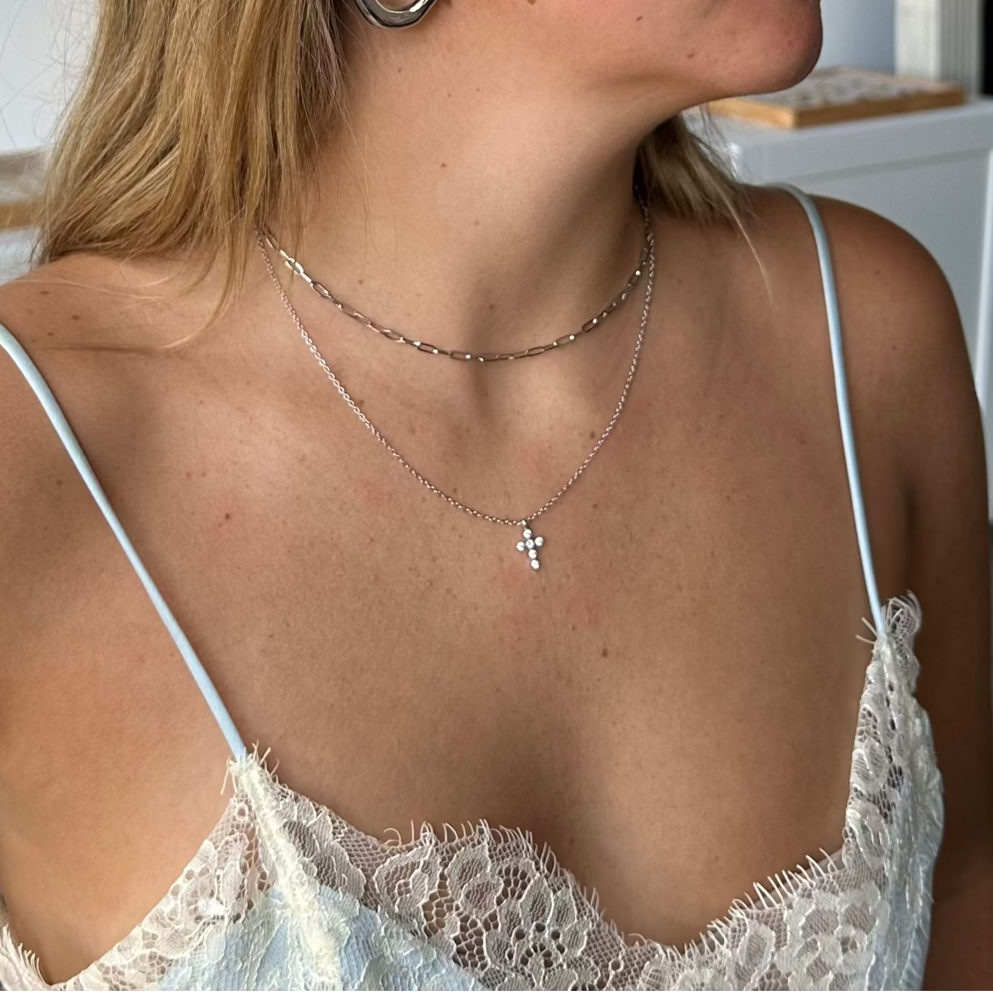 ANASTASIA CROSS NECKLACE SILVER