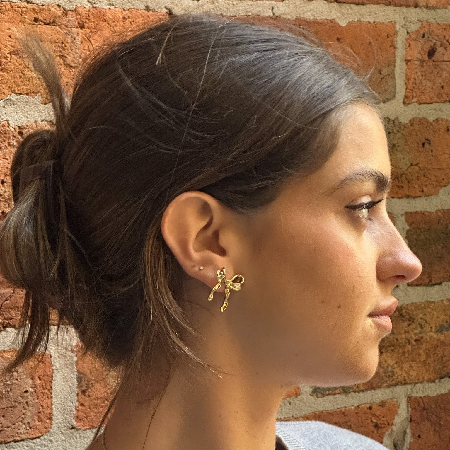 VIOLET RIBBON STUDS